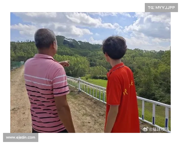 阿汤哥女儿与男友甜蜜公园约会,今秋将各自赴不同大学开启新篇章 阿汤哥女儿与男友甜蜜公园约会,今秋将各自赴不同大学开启新篇章